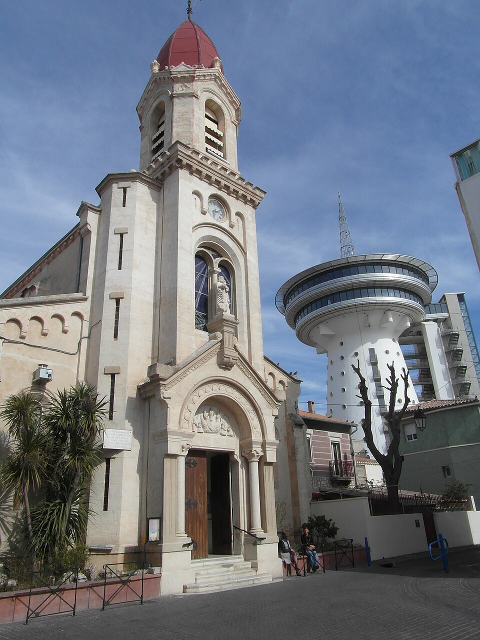 L'église de Palavas et le phare de la Méditerranée