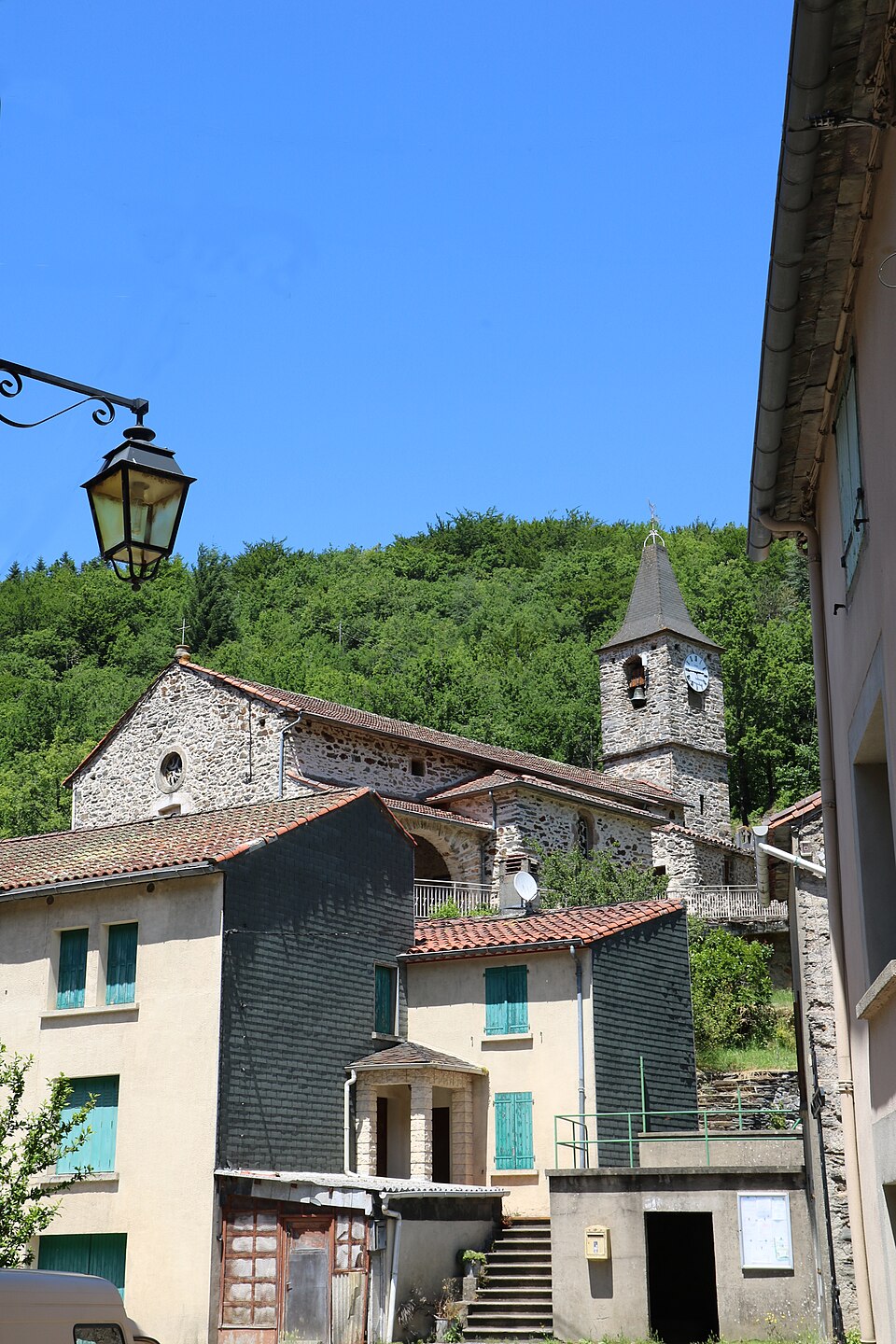Verreries — de — Moussans eglise vue 1