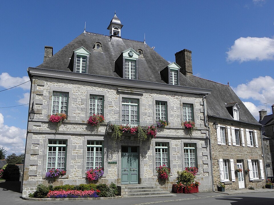 Antrain (35) Mairie 01