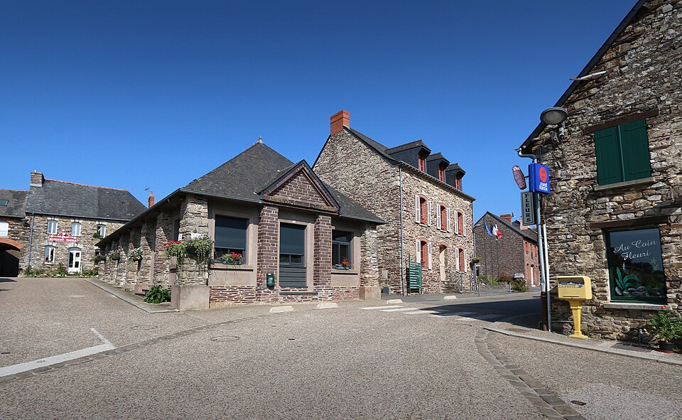 Baulon — mairie1