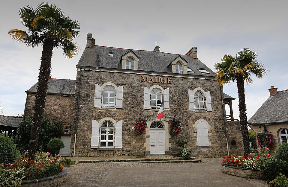 Bourg — des — Comptes — mairie1