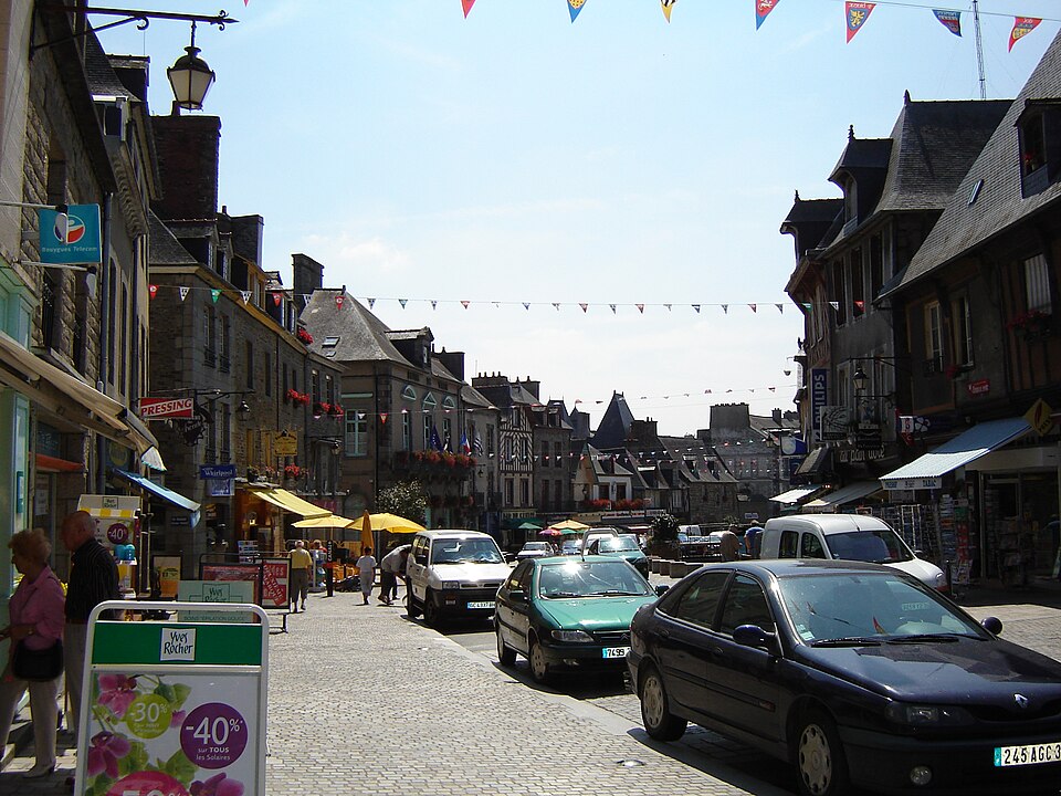 Dol — de — Bretagne — La Grande Rue