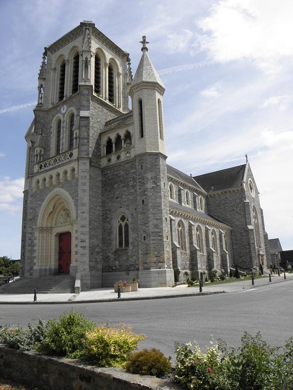 Domagné (35) Église Saint — Pierre — Extérieur — 01