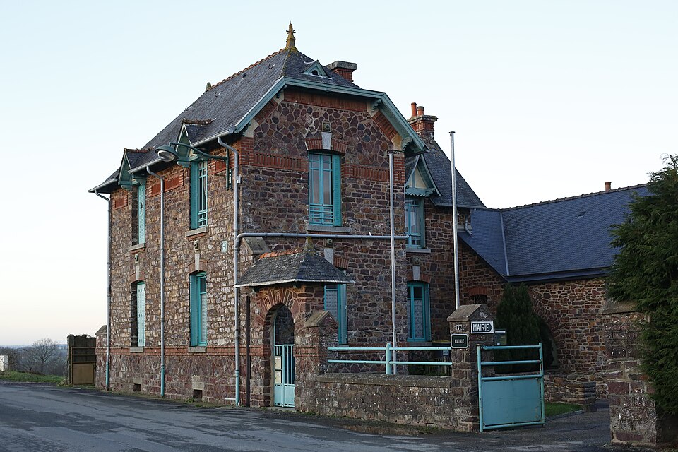 Saint — Malon — sur — Mel — mairie 01