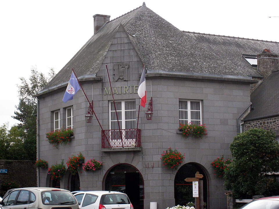 Mairie Saint — Pierre — de — Plesguen 1