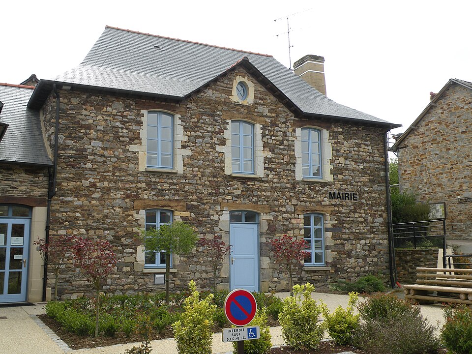 Saint — Senoux mairie