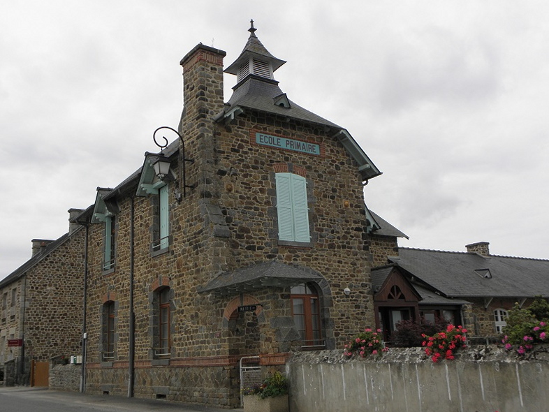 Saint — Thual (35) Mairie