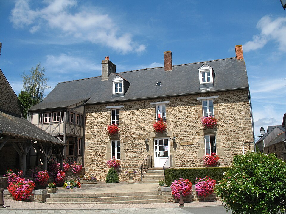 La Selle — en — Luitré — mairie