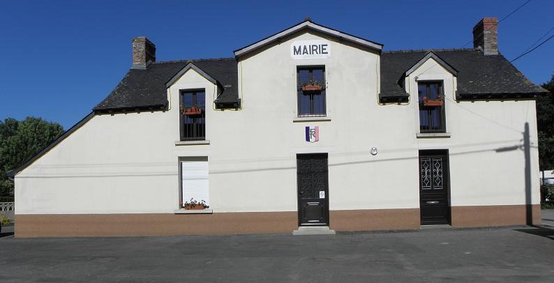 La Selle — Guerchaise (35) Mairie — Extérieur — 01