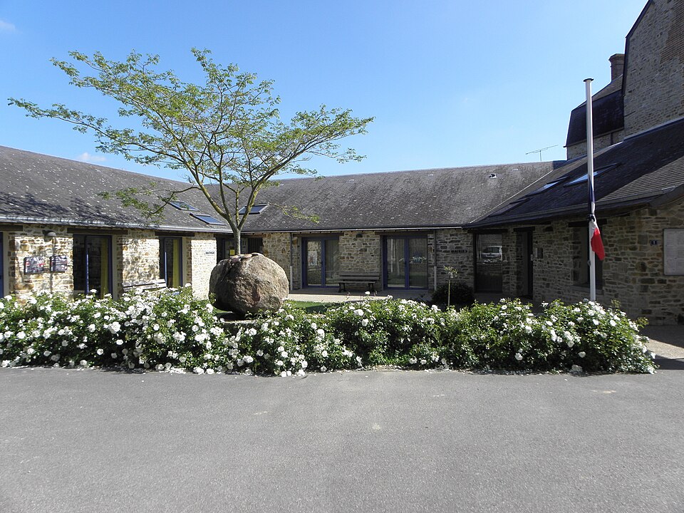 Thourie (35) Mairie — 01