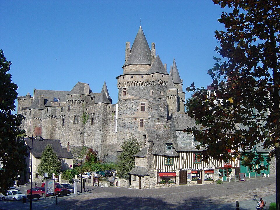 Château de Vitré Place St — Yves