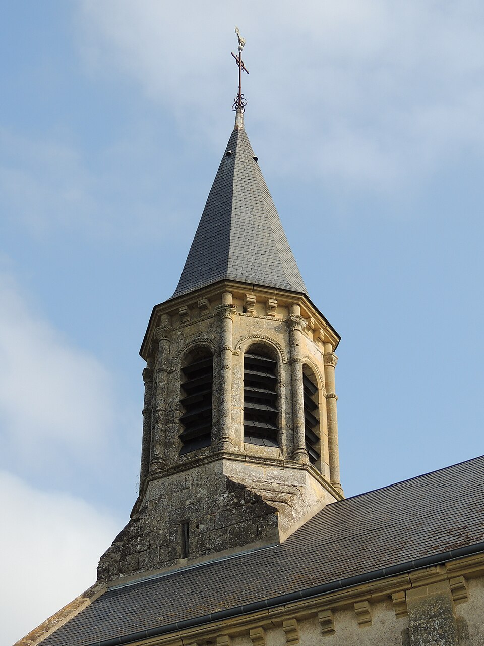 Anjouin (36) — Église Saint — Martin — clocher