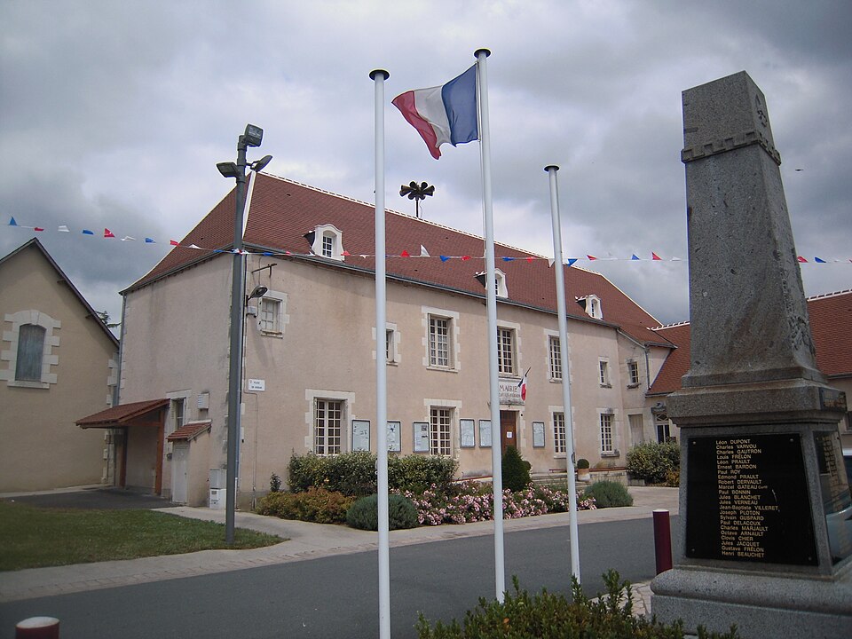 Mairie azay le ferron