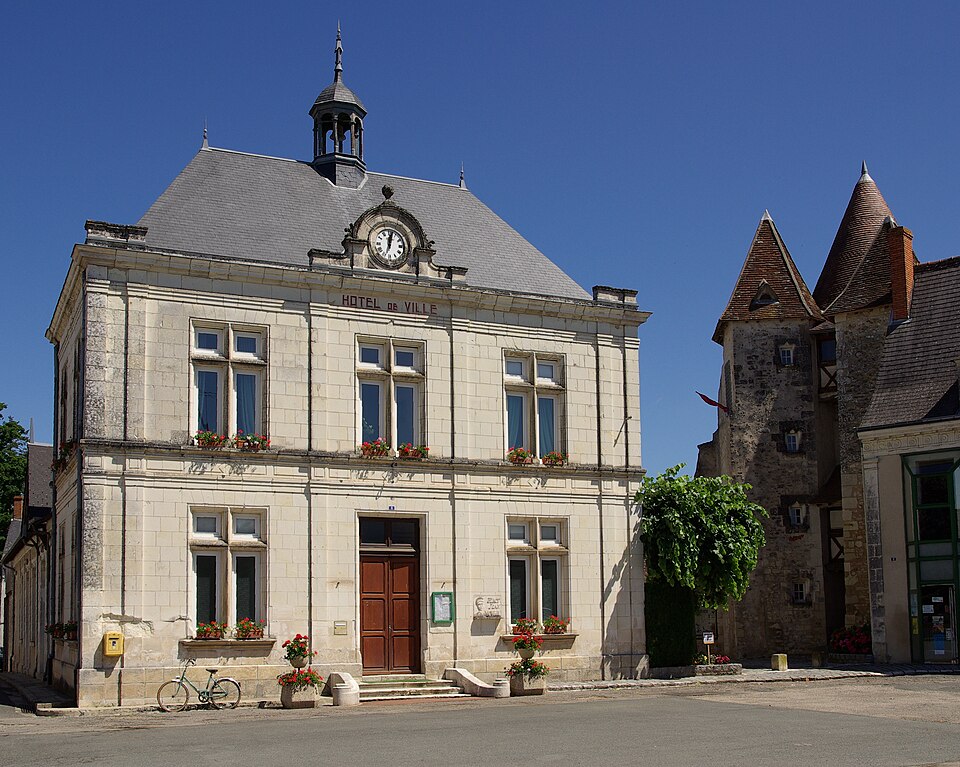 Mézières — en — Brenne mairie
