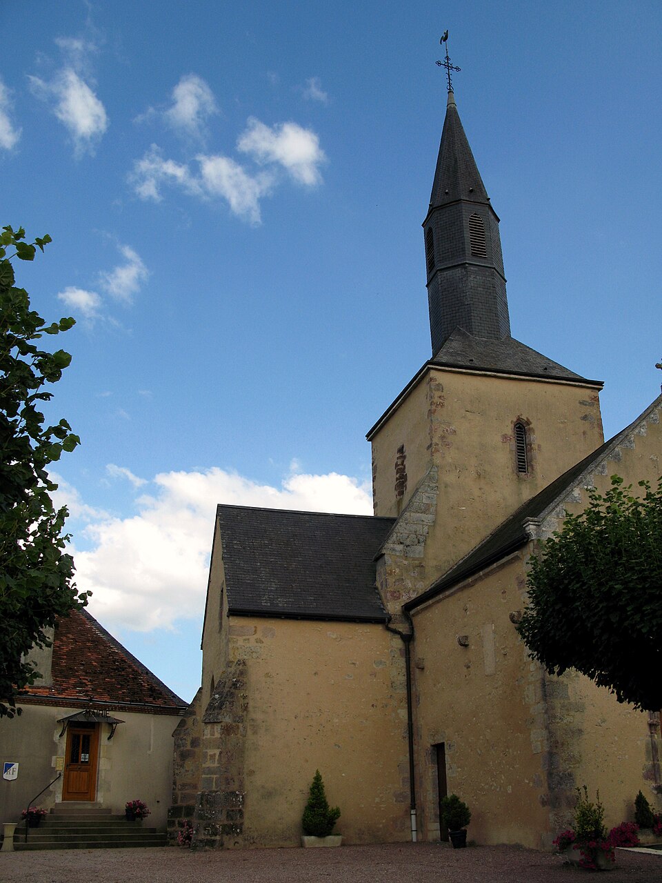 Mouhers église et mairie 1