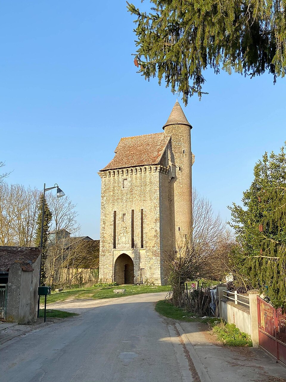 Donjon de Paudy