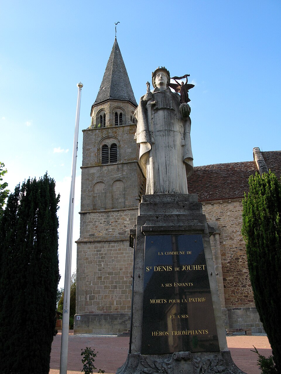 Saint — Denis — de — Jouhet Monument — aux — morts et clocher 1