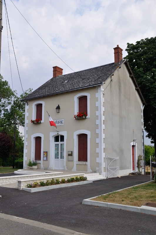 Saint — Lactencin — Mairie