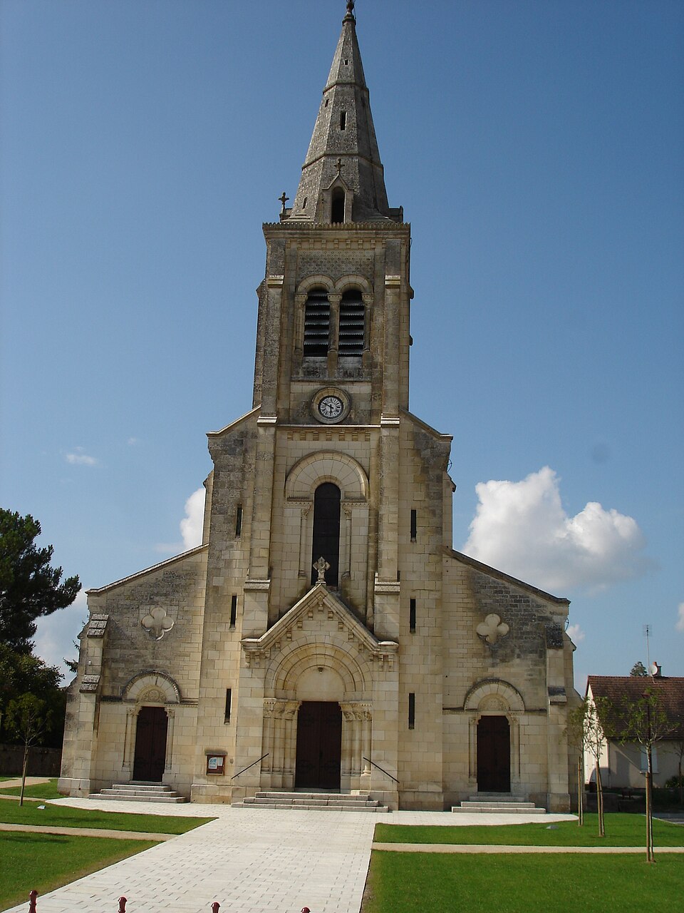 Tournon — Saint — Martin (36) — Église Saint — Martin — vue avant