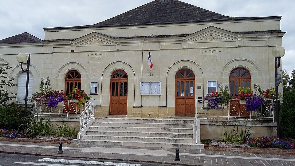 Mairie de Beaumont — en — Véron