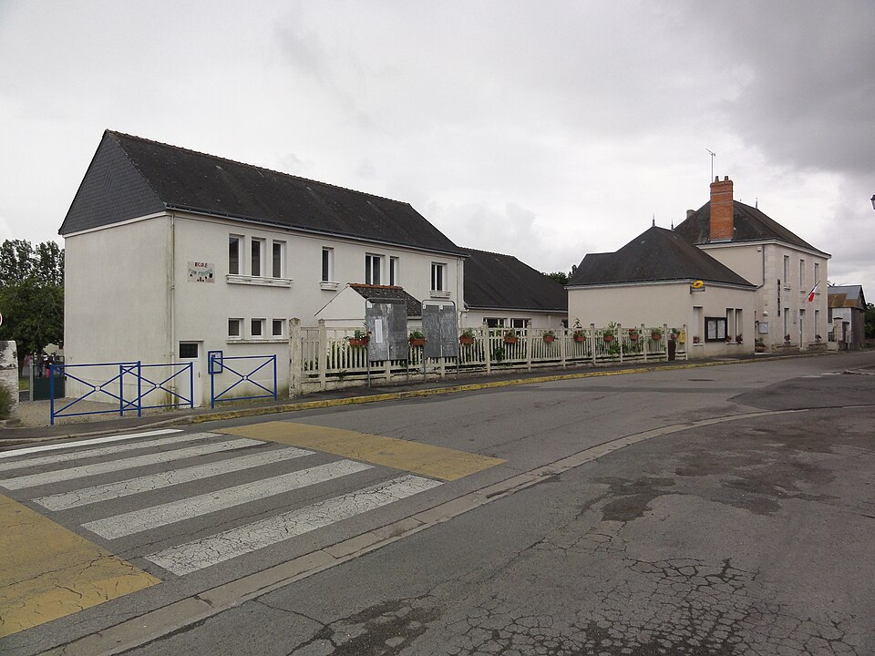 Draché (Indre — et — Loire) école et mairie