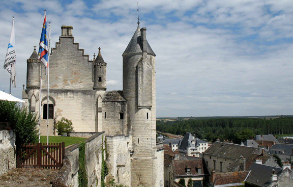 LochesVue duChateau