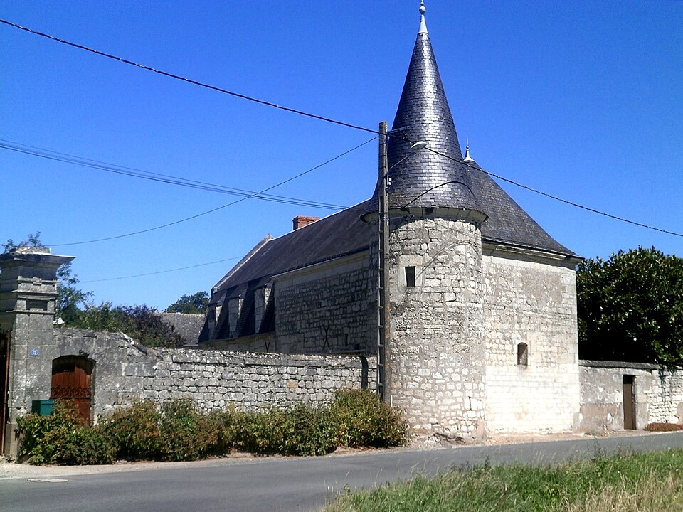 Savigny — en — Véron Places