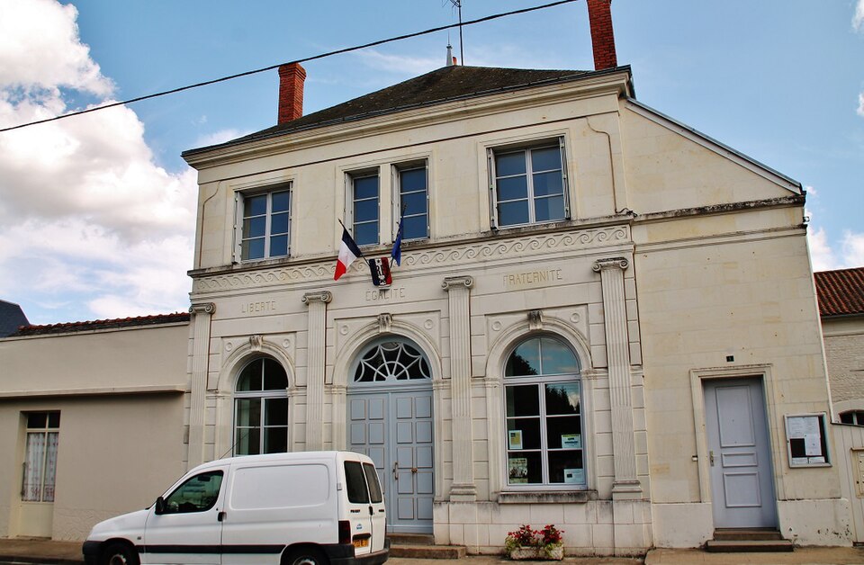 002 La Tour St Gelin ( 37120 )