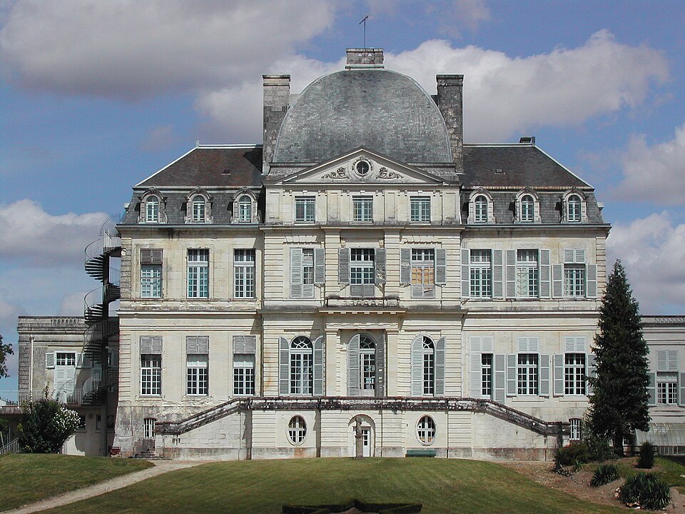 Château de Verneuil façade ouest — côté jardin