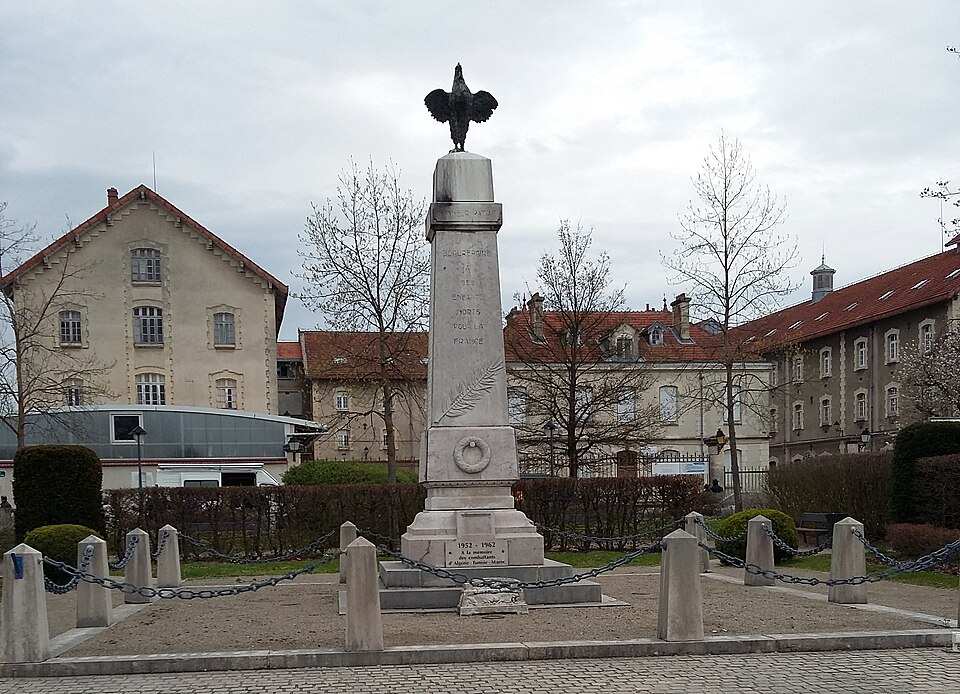 Monument aux morts — Beaurepaire