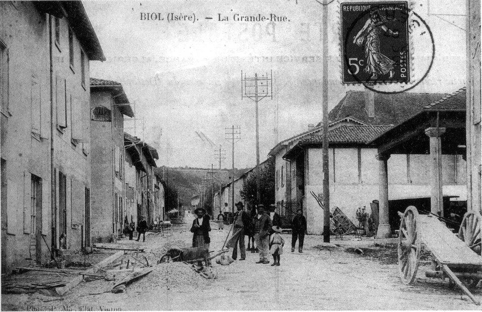 Biol, la grande rue, 1908, p 11 l'Isère les 533 communes — photo