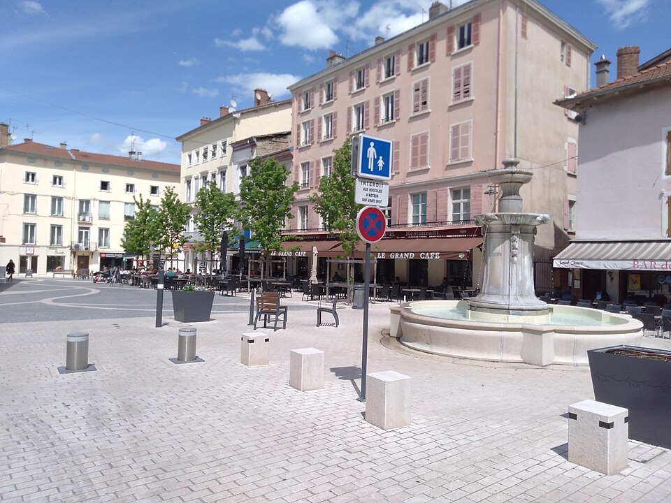 Entrée de l'espace piétonnier de Bourgoin