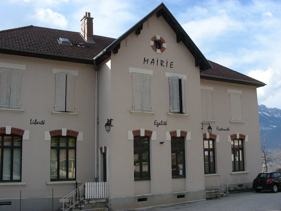 Mairie le champ près Froges