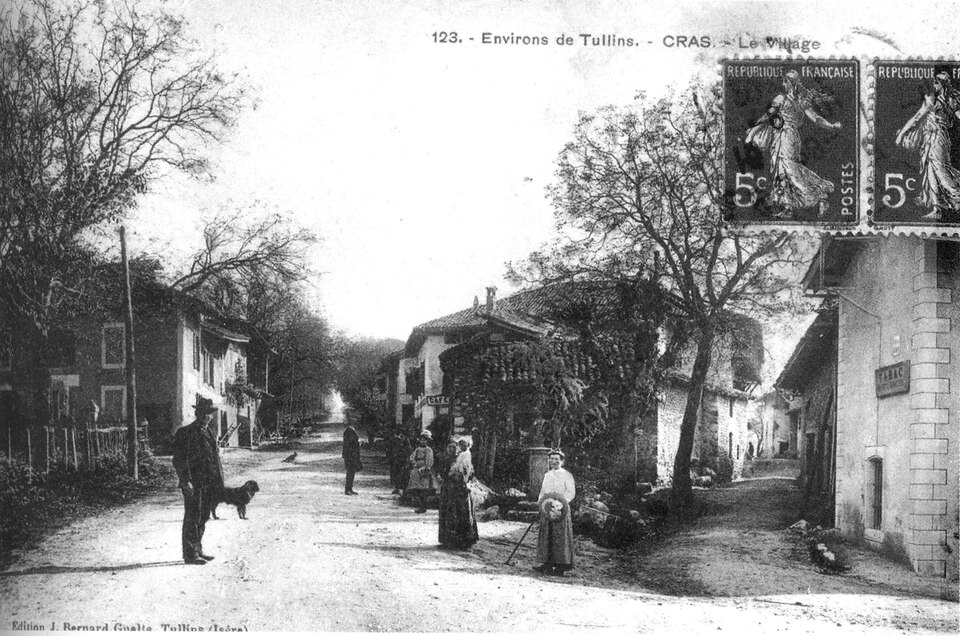 Environs de Tullins, Cras, le village 1912, p 71 de L'Isère les 533 communes — édition J Bernard , Tullins