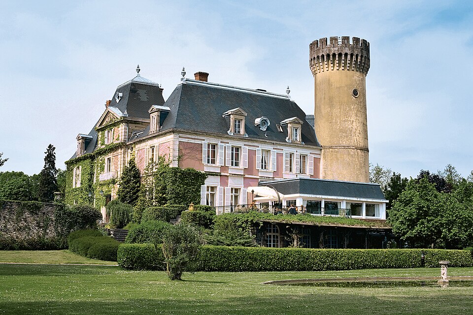 Château de Faverges — de — la — Tour