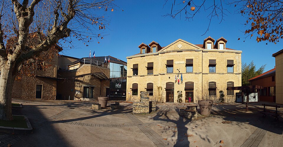 L'Isle d'Abeau — FR — 38 — mairie — panoramic — 03