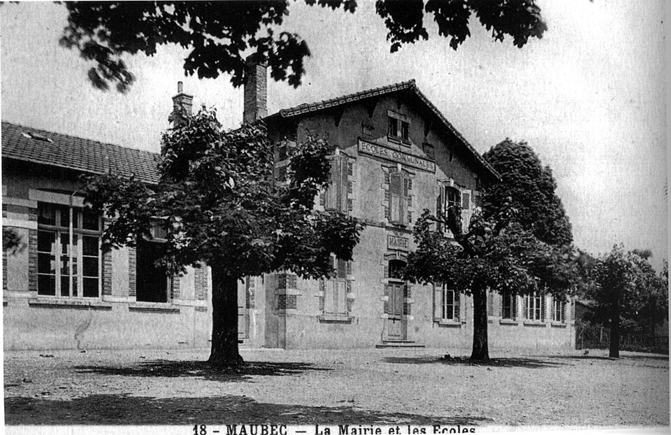 Maubec, la mairie et les écoles en 1925, p 120 de L'Isère les 533 communes
