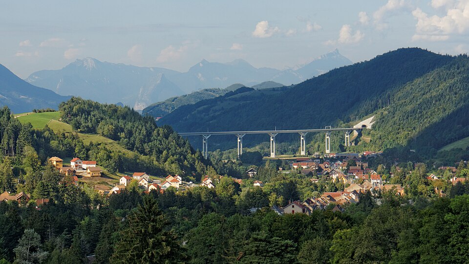 Le viaduc et le village de Monestier — de — Clermont