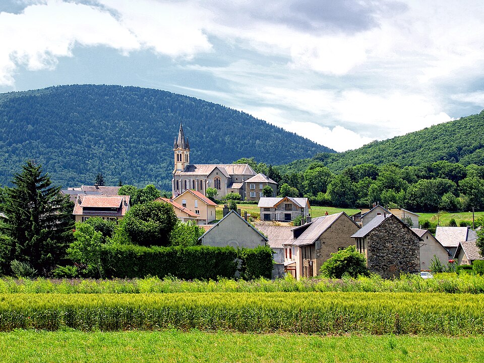 Pierre — chatel — 2 — village