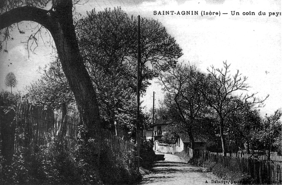 Saint — Agnin — sur — Bion, un coin du pays en 1912, p181 de L'Isère les 533 communes — A Debauge, phot