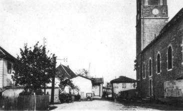Place de l'église Sainte — Blandine (Isère)