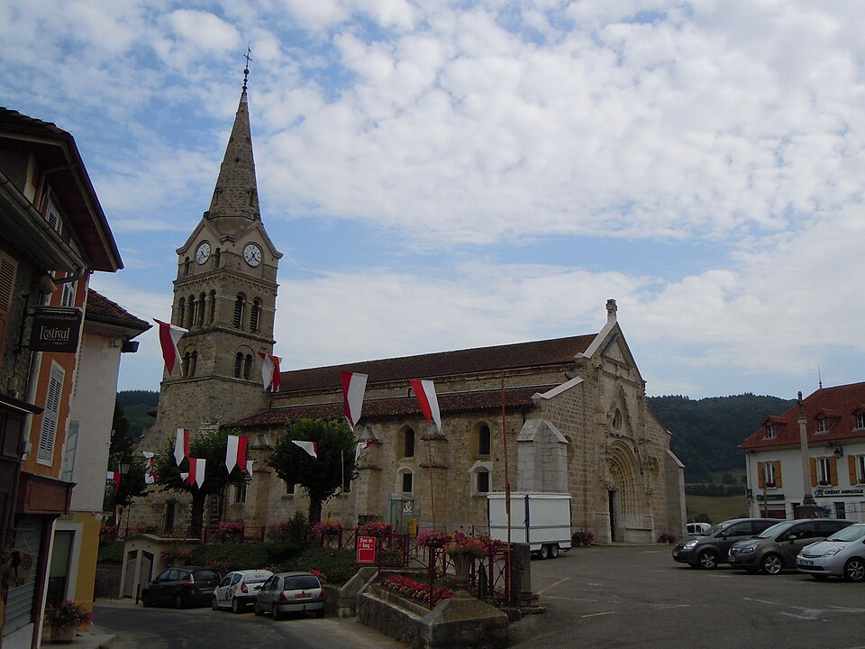 Place de l'église — Saint — Geoire — en — Valdaine