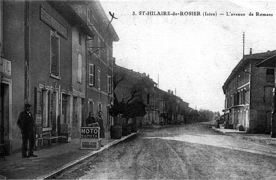 Saint — Hilaire — du — Rosier, l'avenue de Romans, vers 1930, p203 de L'Isère les 533 communes