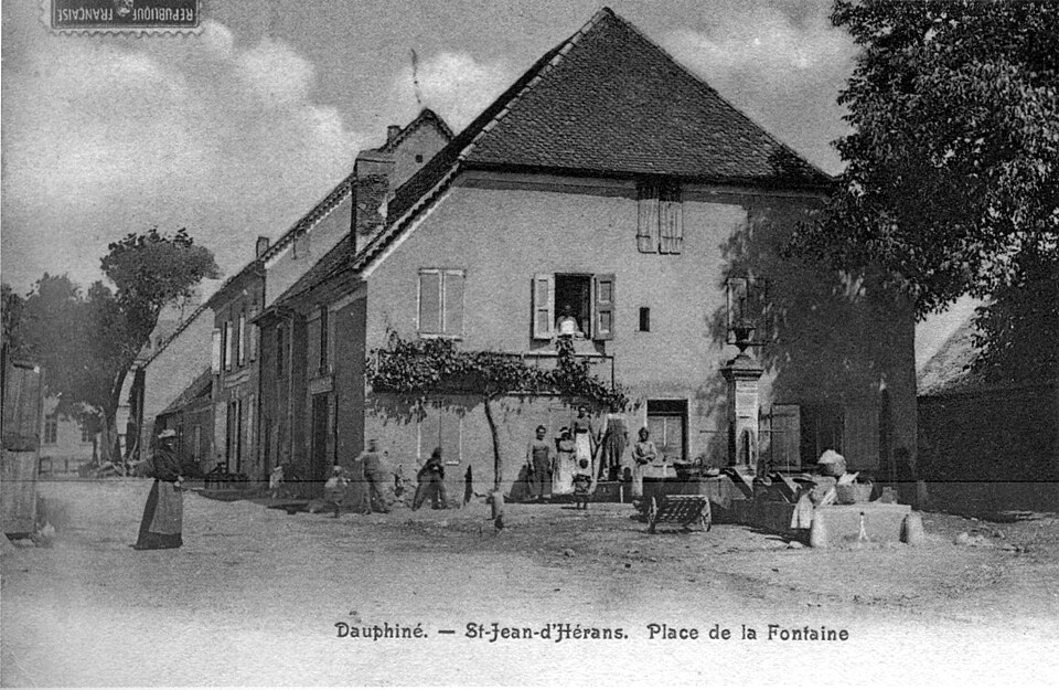 Saint — Jean — d'Hérans, place de la fontaine, 1905, p205 de L'Isère les 533 communes