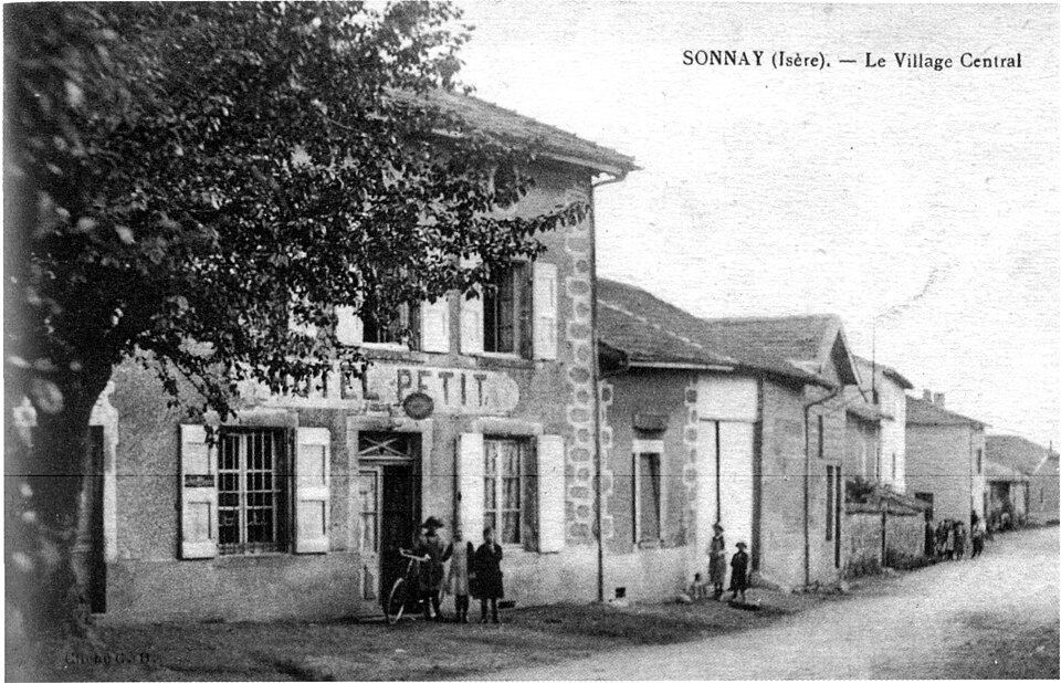 Sonnay, le village central, 1910, p247 de L'Isère les 533 communes — cliché G D