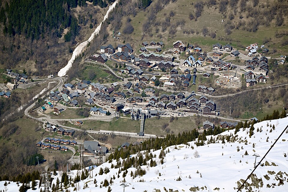 Remote view of Vaujany from Dôme des Petites Rousses, Oz, 2026