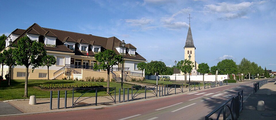 Abergement la ronce mairie église — 1