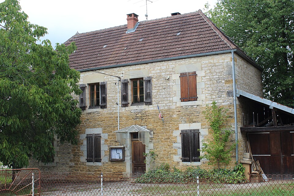 Mairie Chateley 3