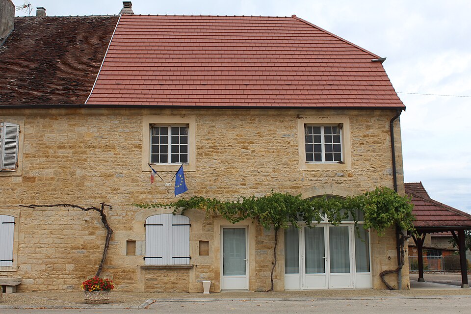 Mairie Colonne Jura 1