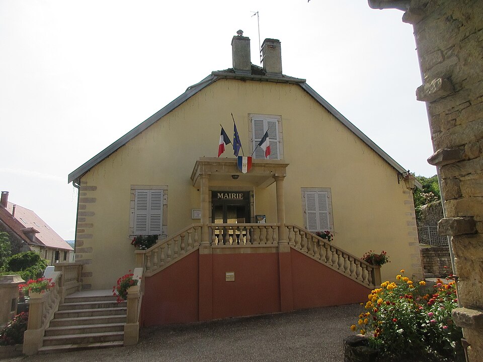 Mairie Courbouzon Jura 1